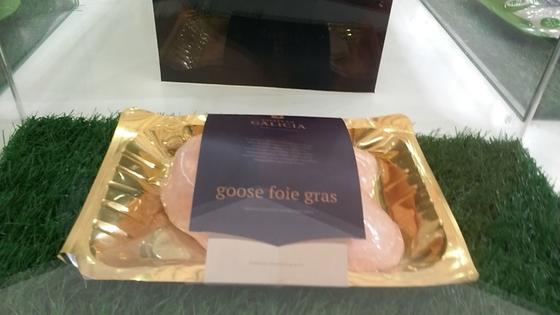 ラップを詰める皮のパック肉ソーセージのための422mm金熱成形のフィルム